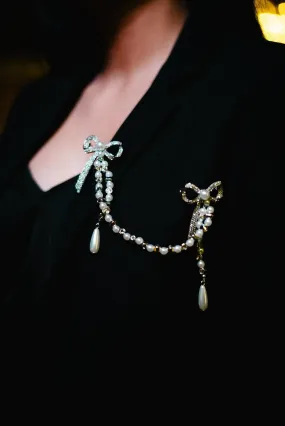 Bow brooch