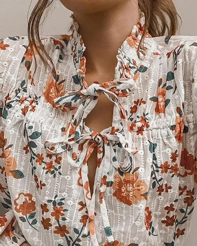 Deanwangkt - Ruched tie front blouse in floral print